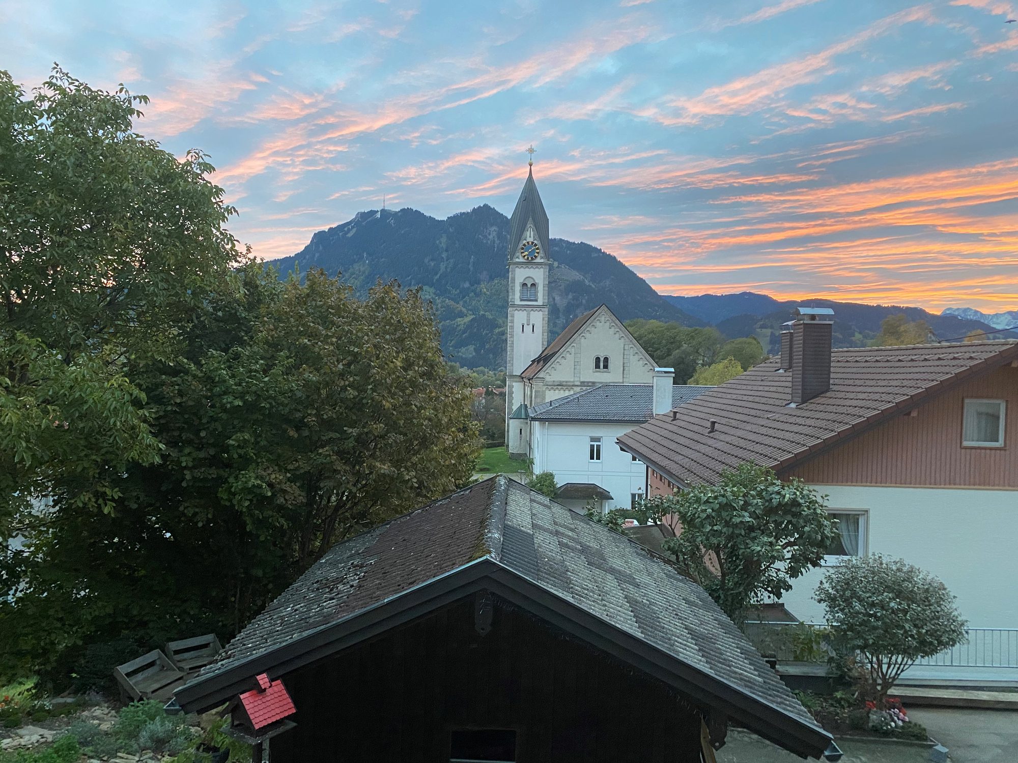 Blick auf den Grünten im Herbst beim Sonnenuntergang
